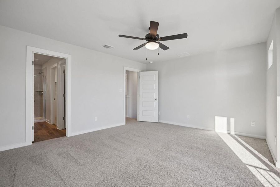Spacious, unfurnished interior of a new home in Avery Centre, Round Rock (Image 25).