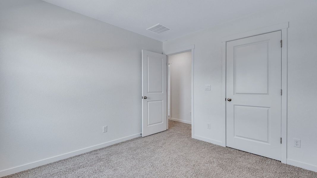 Spacious, unfurnished interior of a new home in Silver Peaks, Lochbuie (Image 31). Spacious, unfurnished interior of a new home in Silver Peaks, Lochbuie (Image 31).