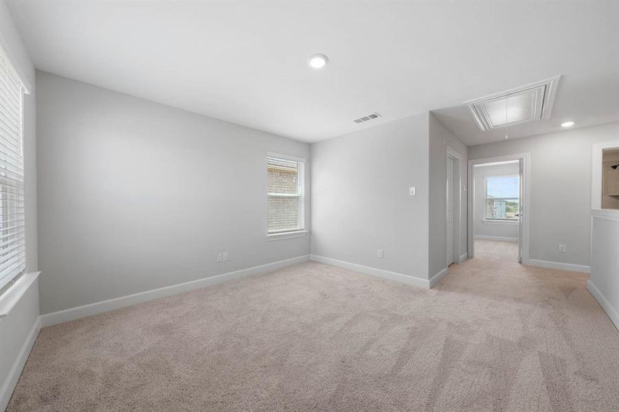 Spacious, unfurnished interior of a new home in Princeton Heights, Princeton (Image 7).