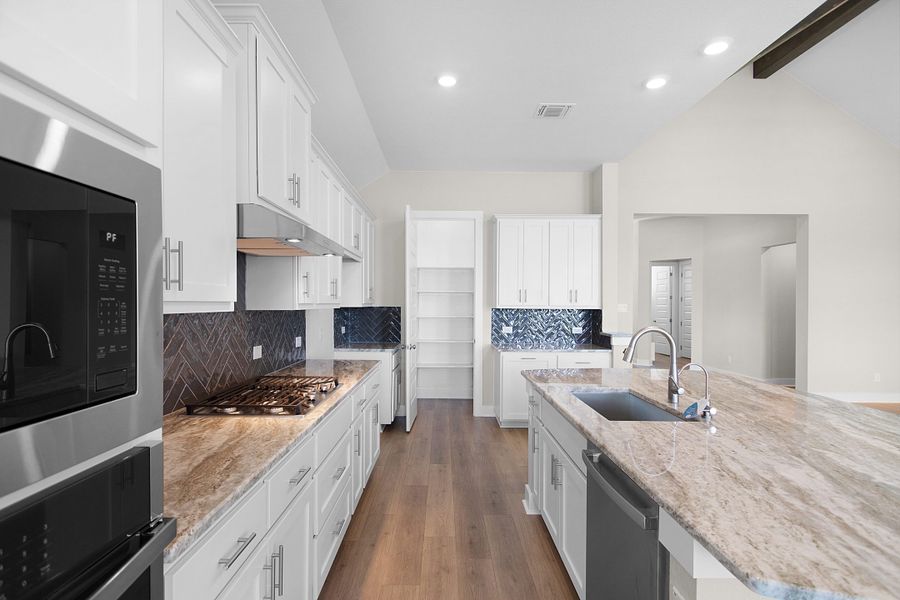 Furnished interior view inside a new home in Highland Village, Georgetown (Image 9).