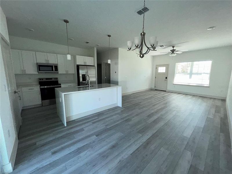 Spacious, unfurnished interior of a new home in , Citrus Springs (Image 22).