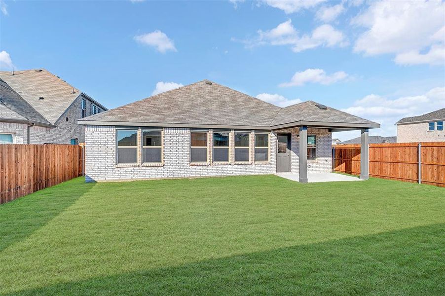 Exterior details and patio area of a home in Verandah, Royse City (Image 23).