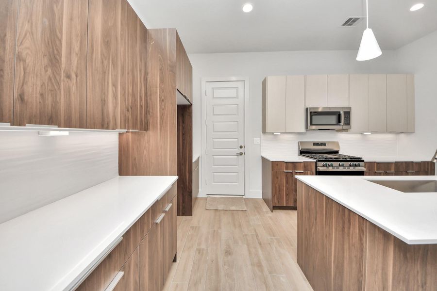 Furnished interior view inside a new home in Cay Landing, Houston (Image 9).