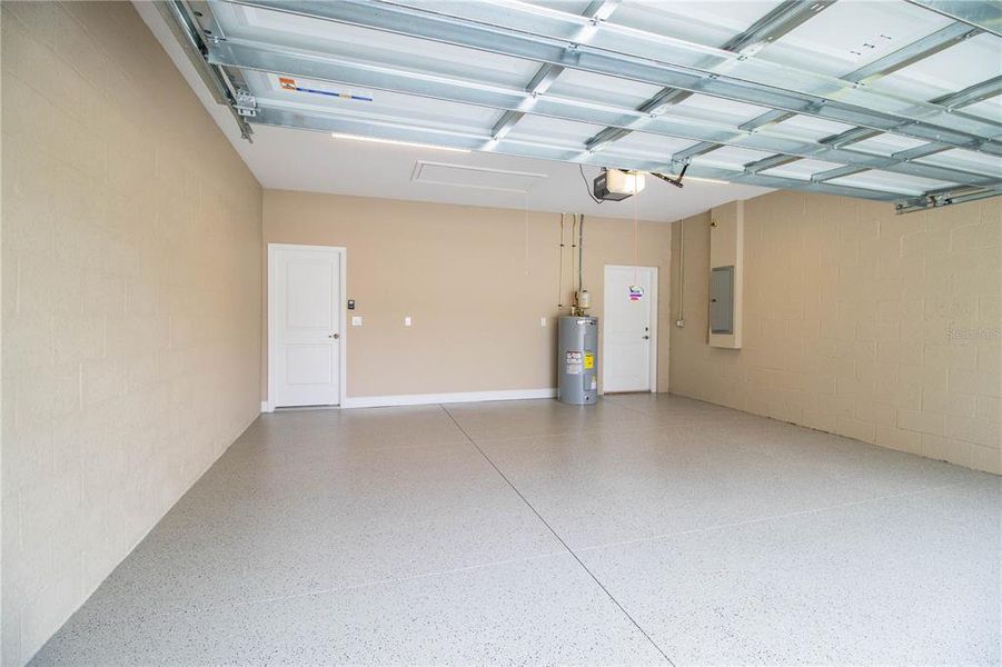 Spacious, unfurnished interior of a new home in , Bartow (Image 19).