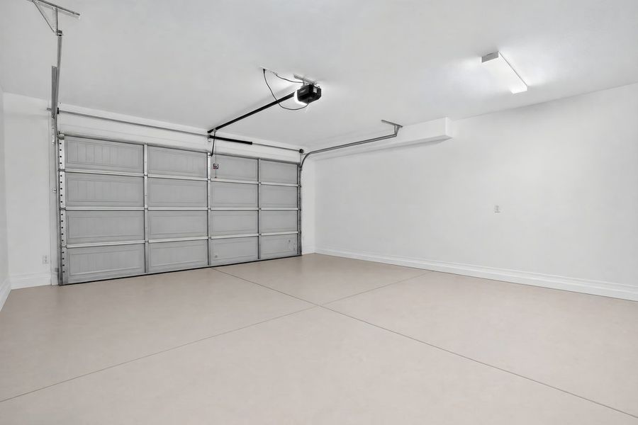 Spacious, unfurnished interior of a new home in Artisan at Asante, Surprise (Image 27).