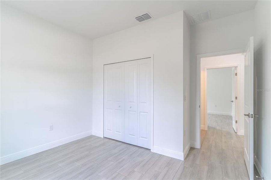 Spacious, unfurnished interior of a new home in , Ocala (Image 21).