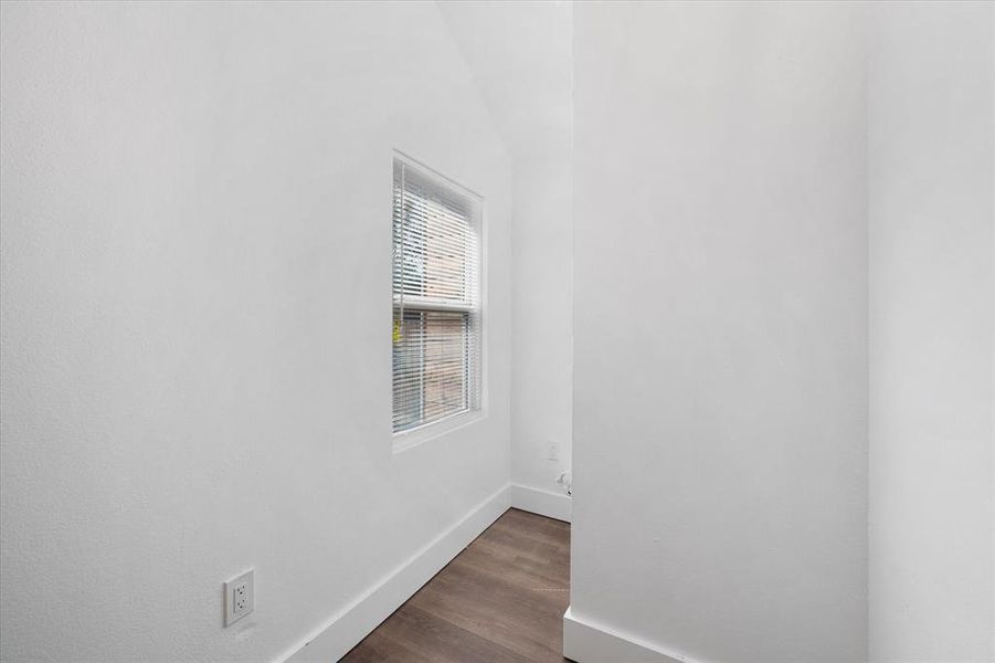 Spacious, unfurnished interior of a new home in , Mexia (Image 14).