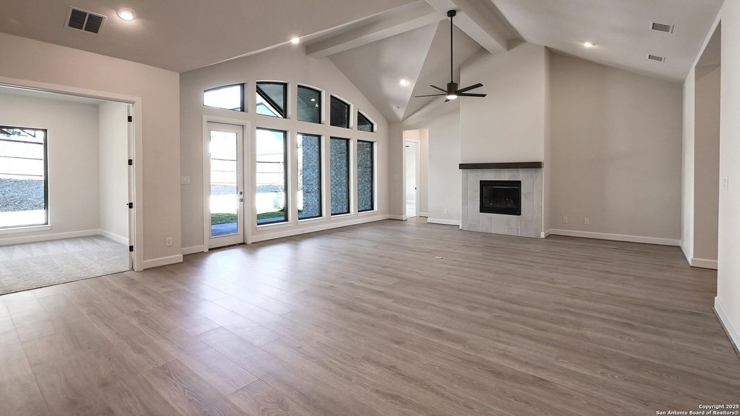 Spacious, unfurnished interior of a new home in Kinder Ranch 70', San Antonio (Image 19). Spacious, unfurnished interior of a new home in Kinder Ranch 70', San Antonio (Image 19).