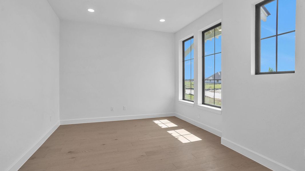 Spacious, unfurnished interior of a new home in Fulshear Lakes 80', Fulshear (Image 13).