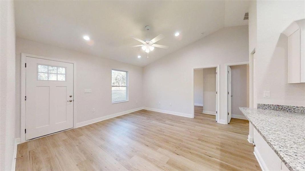 Spacious, unfurnished interior of a new home in , Dunnellon (Image 25).