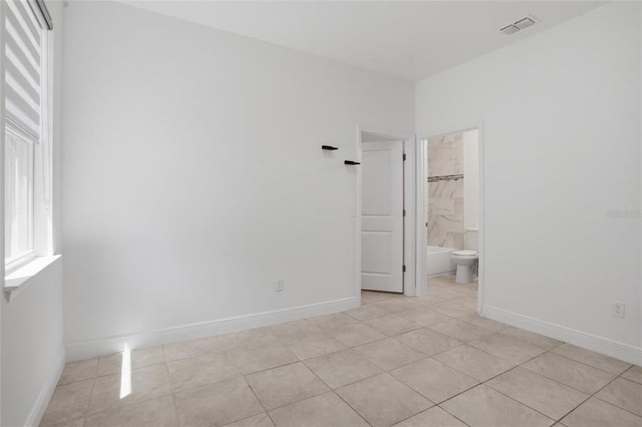 Spacious, unfurnished interior of a new home in , Kissimmee (Image 27).