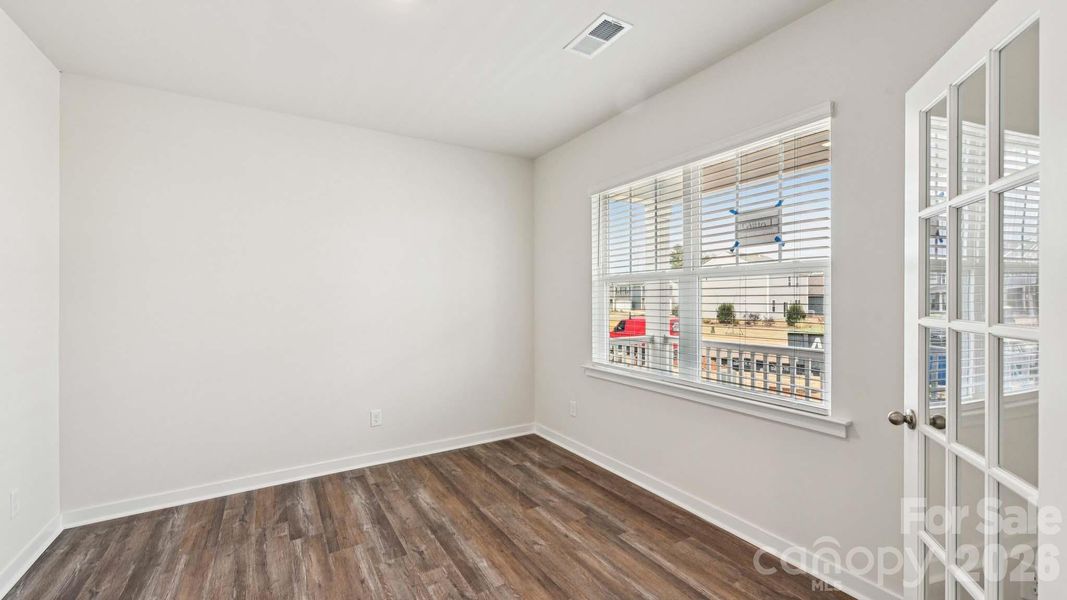 Spacious, unfurnished interior of a new home in Sonoma Hills, Charlotte (Image 24).