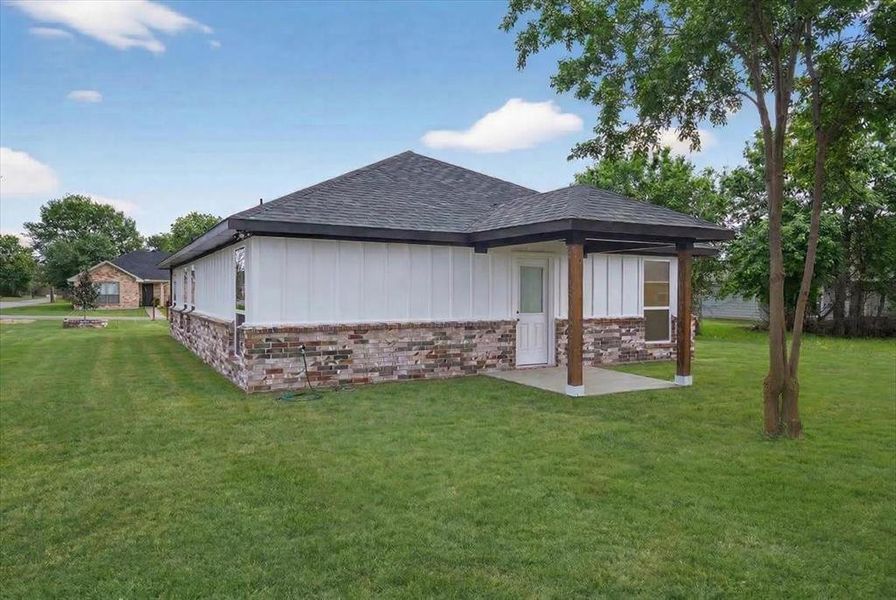 Exterior details and patio area of a home in , Gun Barrel City (Image 4). Exterior details and patio area of a home in , Gun Barrel City (Image 4).