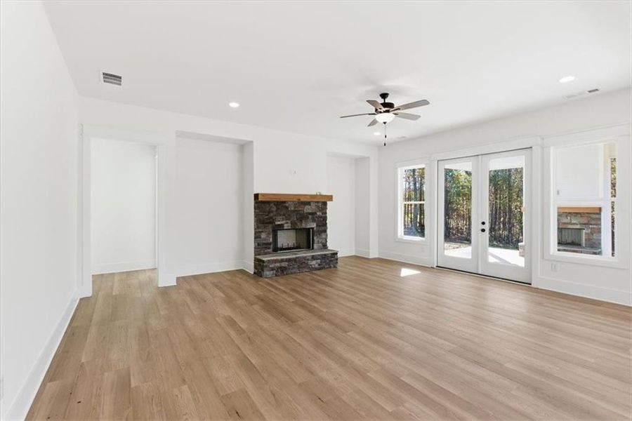 Spacious, unfurnished interior of a new home in , Waleska (Image 12).