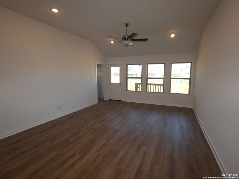 Spacious, unfurnished interior of a new home in Winding Brook, San Antonio (Image 16).