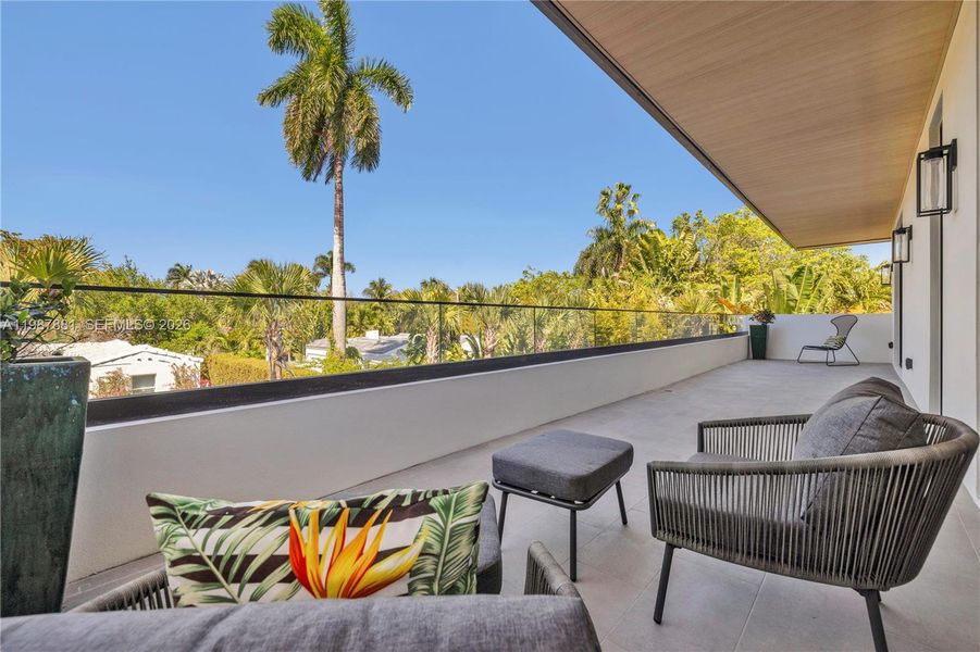 Exterior details and patio area of a home in , Miami (Image 38).