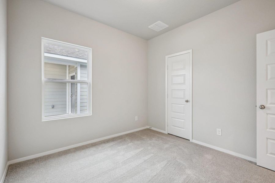 Spacious, unfurnished interior of a new home in Harvest Ridge, Elgin (Image 31).