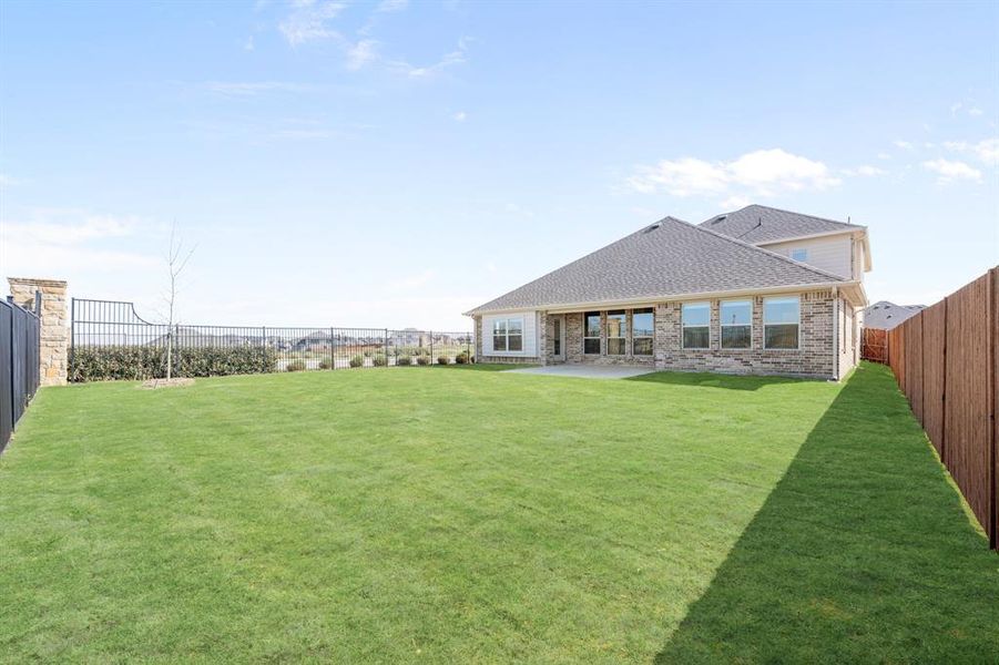 Exterior details and patio area of a home in Timberbrook, Justin (Image 26).