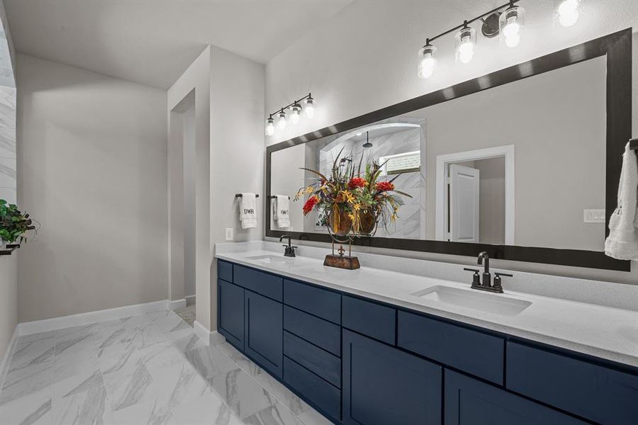 Big vanity with dual sinks at Master Bath