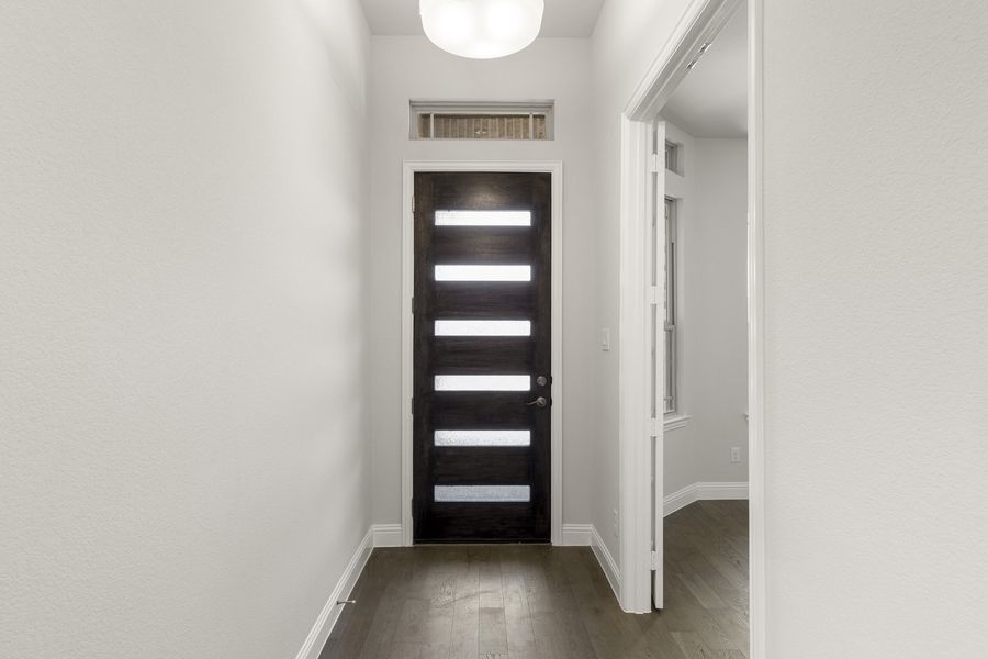 Spacious, unfurnished interior of a new home in River Ranch, Van Alstyne (Image 13).