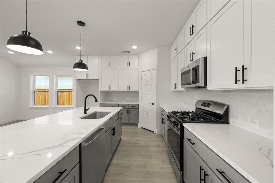 408 Dylan- Kitchen-3 408 Dylan- Kitchen-3