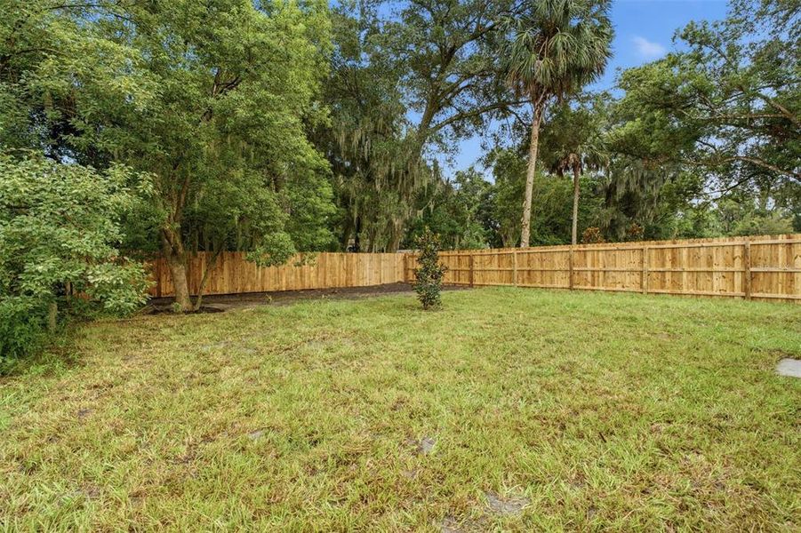 Exterior details and patio area of a home in , Deland (Image 4).