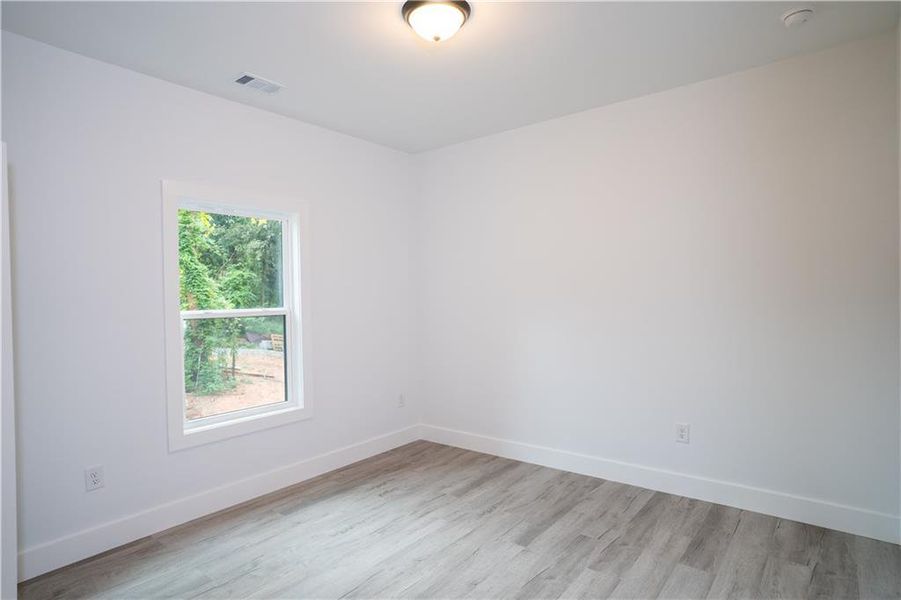 Spacious, unfurnished interior of a new home in , Hartwell (Image 19).