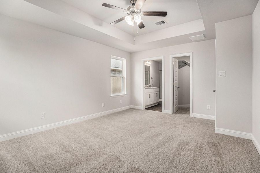 Spacious, unfurnished interior of a new home in Kiber Reserve, Angleton (Image 16).