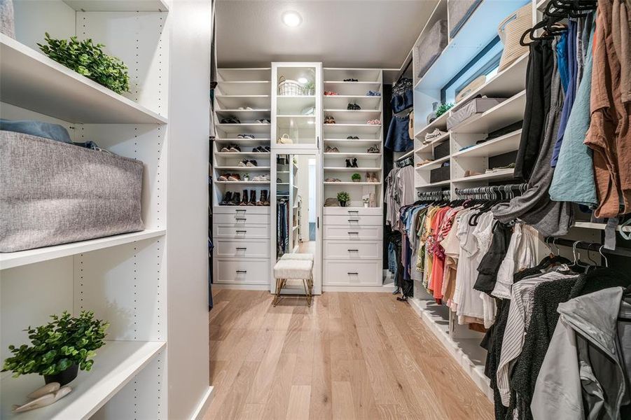 Furnished interior view inside a new home in Rockwood, Mansfield (Image 10). Furnished interior view inside a new home in Rockwood, Mansfield (Image 10).