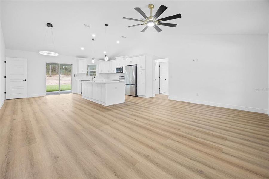 Spacious, unfurnished interior of a new home in , Dunnellon (Image 17).