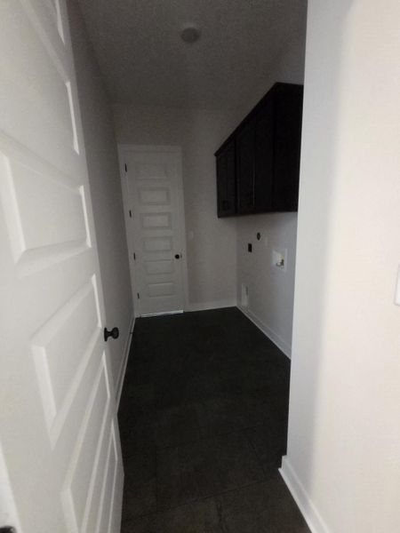 Spacious, unfurnished interior of a new home in Twin Oaks, Oakland (Image 8).