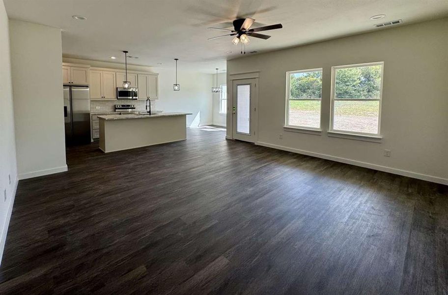 Spacious, unfurnished interior of a new home in , Trenton (Image 10).