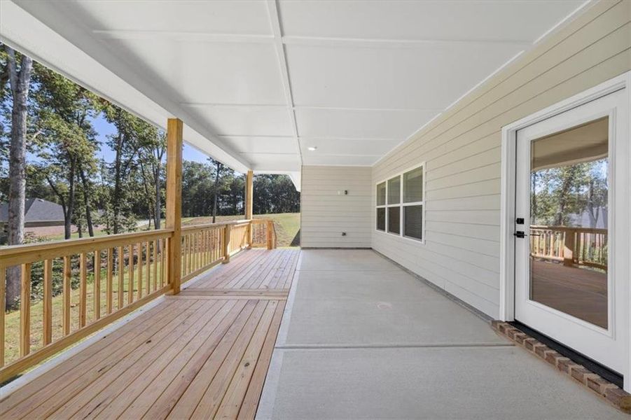 Exterior details and patio area of a home in Tuscany Hills, Douglasville (Image 3).
