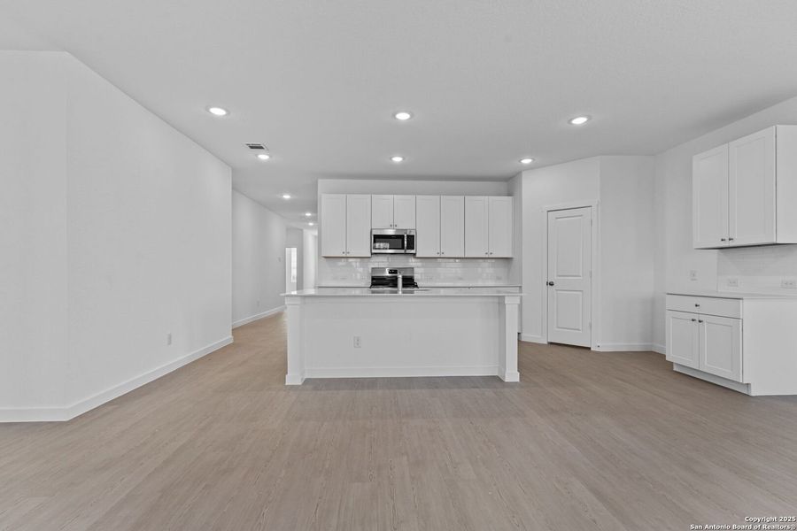 Spacious, unfurnished interior of a new home in Waterwheel: Coastline Collection, San Antonio (Image 19). Spacious, unfurnished interior of a new home in Waterwheel: Coastline Collection, San Antonio (Image 19).