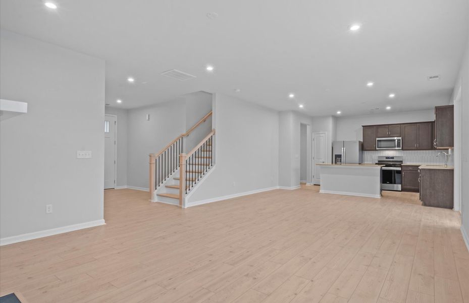 Spacious, unfurnished interior of a new home in Fox Hollow, Spartanburg (Image 17).