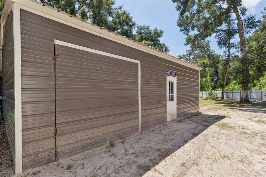 Exterior details and patio area of a home in , Spring Hill (Image 40).