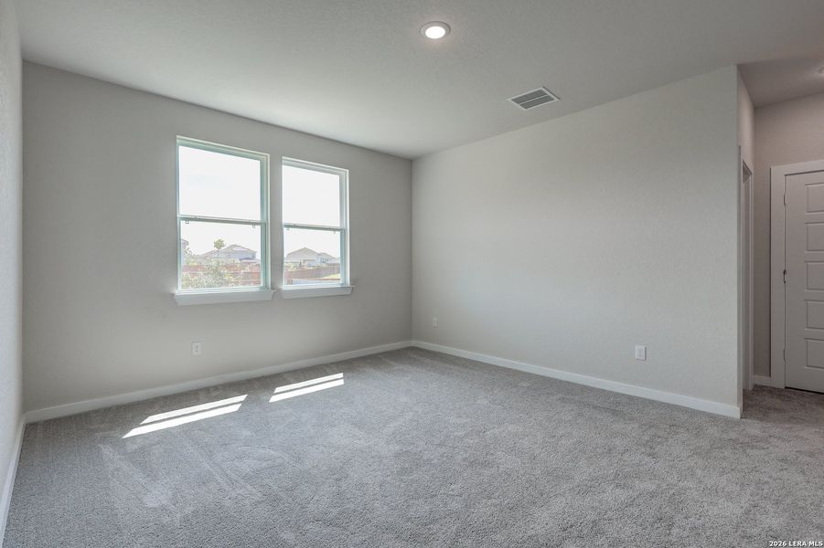 Spacious, unfurnished interior of a new home in Hiddenbrooke, Seguin (Image 20).