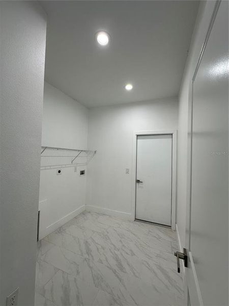 Spacious, unfurnished interior of a new home in , Palm Bay (Image 10).