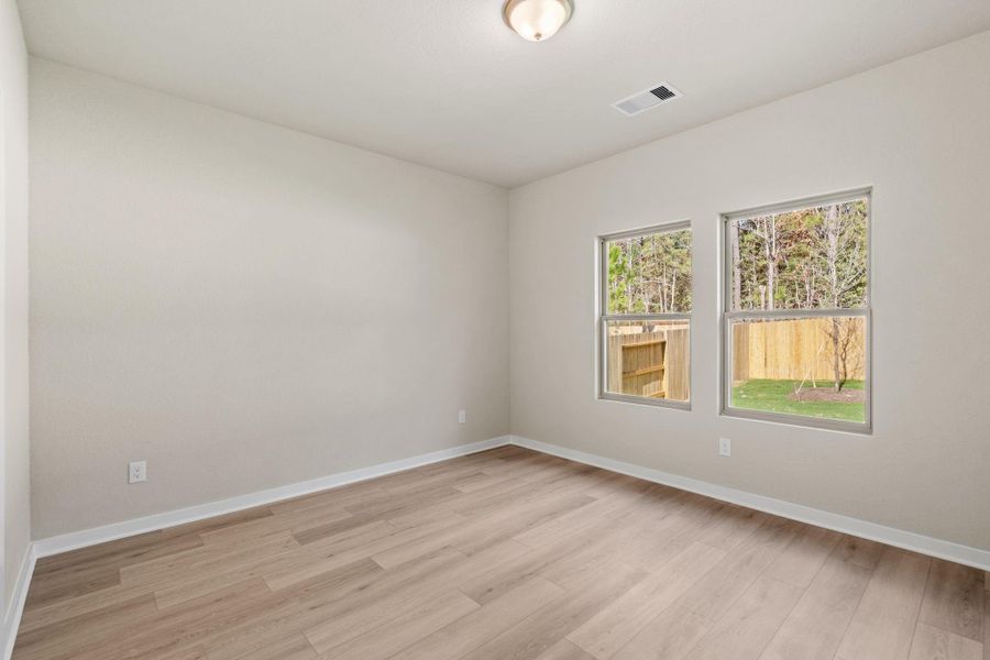 Spacious, unfurnished interior of a new home in , Conroe (Image 25).