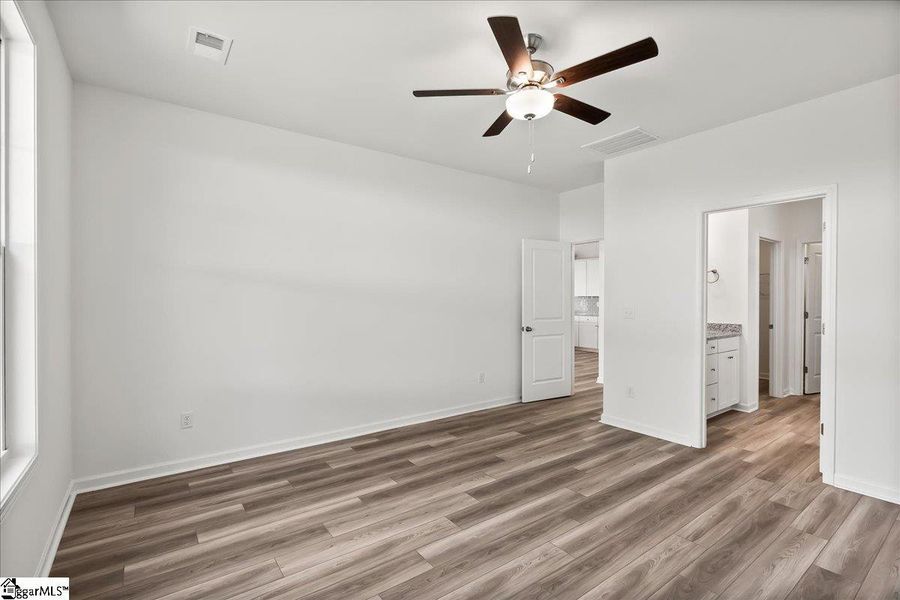 Spacious, unfurnished interior of a new home in Halton Oaks, Spartanburg (Image 17). Spacious, unfurnished interior of a new home in Halton Oaks, Spartanburg (Image 17).