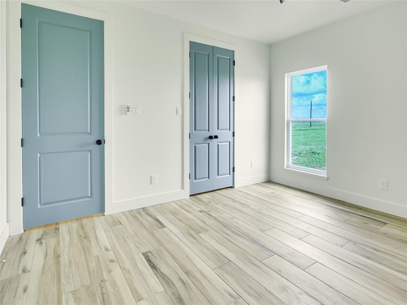 Spacious, unfurnished interior of a new home in , Angleton (Image 34).