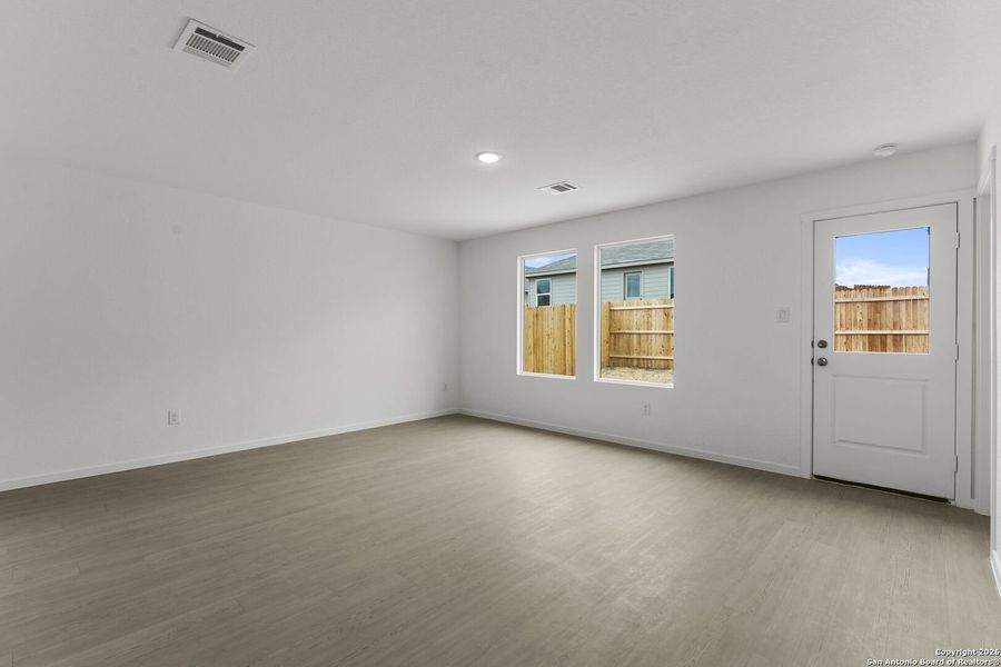 Spacious, unfurnished interior of a new home in Voss Farms, New Braunfels (Image 15).
