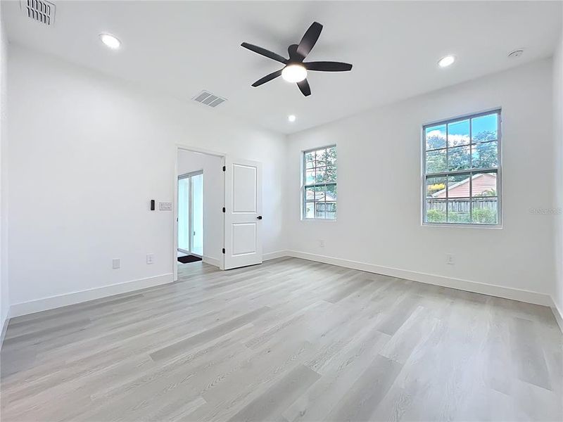 Spacious, unfurnished interior of a new home in , Orlando (Image 56).