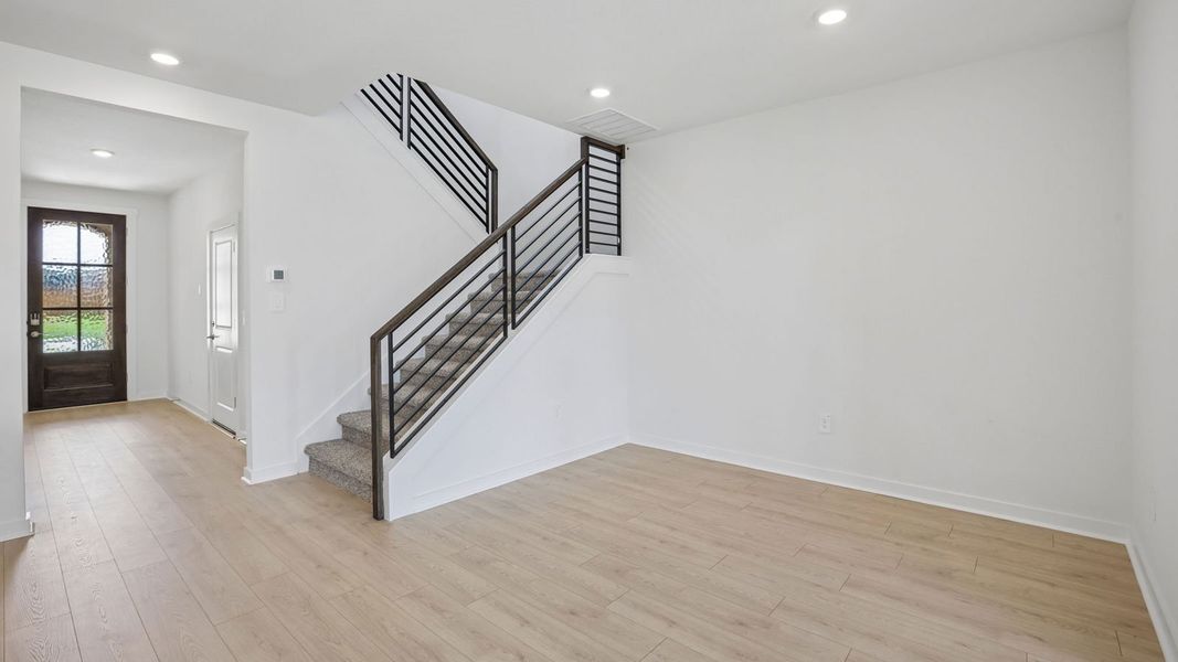 Spacious, unfurnished interior of a new home in Rosenbusch Ranch, Leander (Image 18).