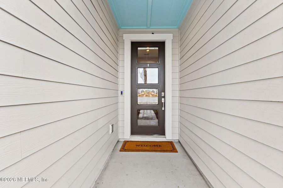 Exterior details and patio area of a home in Pablo Cove, Jacksonville (Image 4).