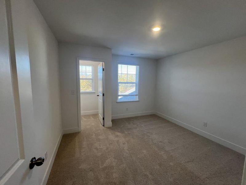 Spacious, unfurnished interior of a new home in Willow Creek, Watkinsville (Image 9).
