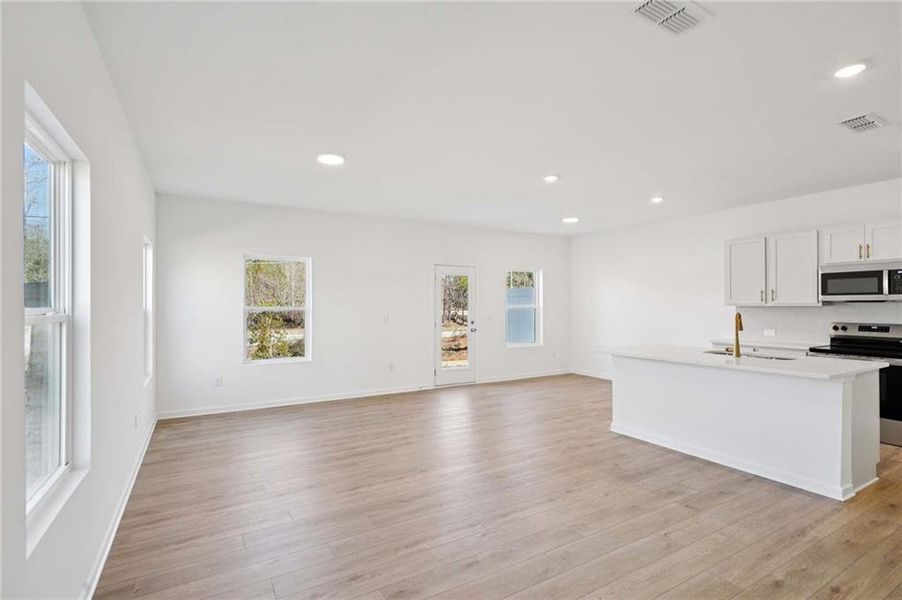 Spacious, unfurnished interior of a new home in Leydenview, Mableton (Image 22).