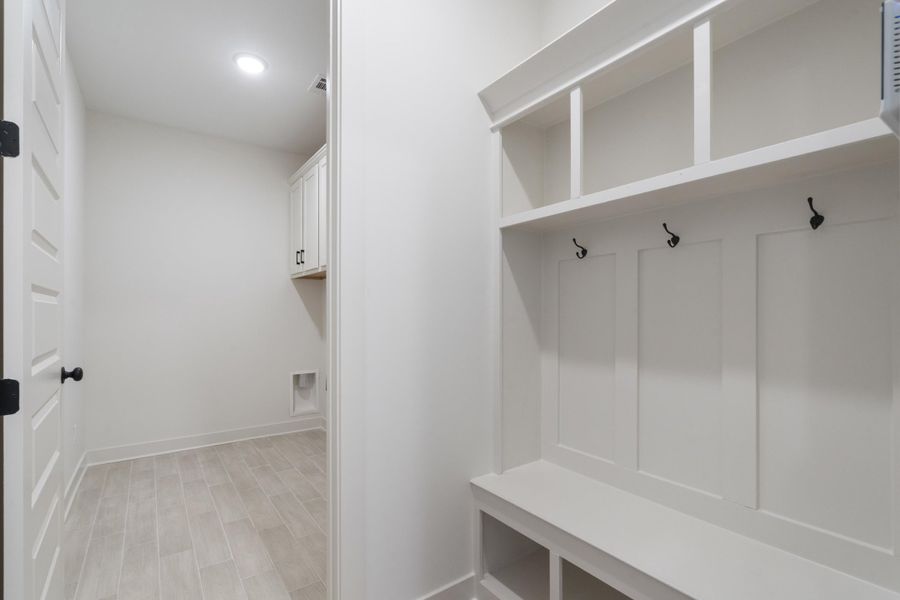 Spacious, unfurnished interior of a new home in White Oak, Arlington (Image 22).