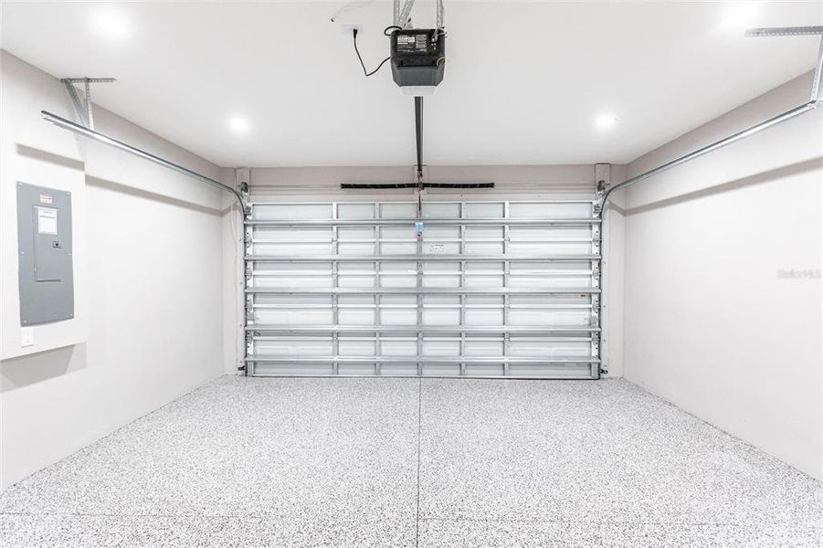 Spacious, unfurnished interior of a new home in , Cape Coral (Image 31).