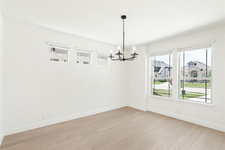 Spacious, unfurnished interior of a new home in Chaparral Park, Oak Point (Image 17).